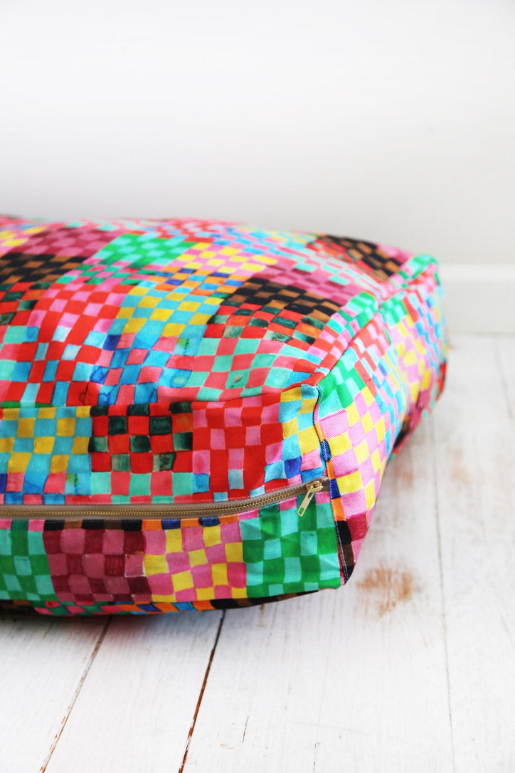 Checkerland Dogbed